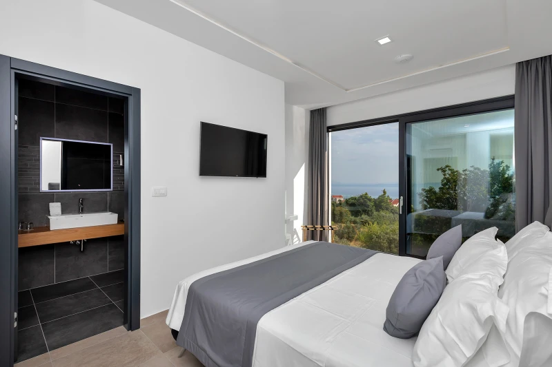 LeDjaDe, Bedrooms
