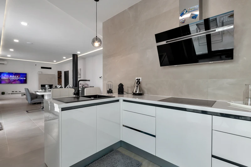 LeDjaDe, Kitchen