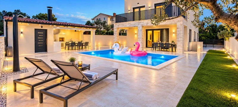 Villa SALVORE – Romantic villa near the beach, heated pool, games room, summer kitchen & bbq, Savudrija, Savudrija