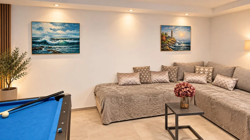 Villa SALVORE – Romantic villa near the beach, heated pool, games room, summer kitchen & bbq, Savudrija, Living room