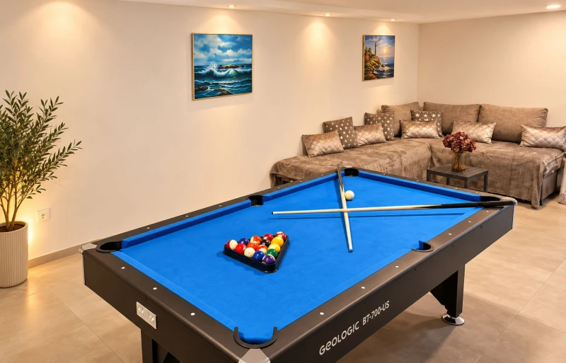 Villa SALVORE – Romantic villa near the beach, heated pool, games room, summer kitchen & bbq, Savudrija, Living room