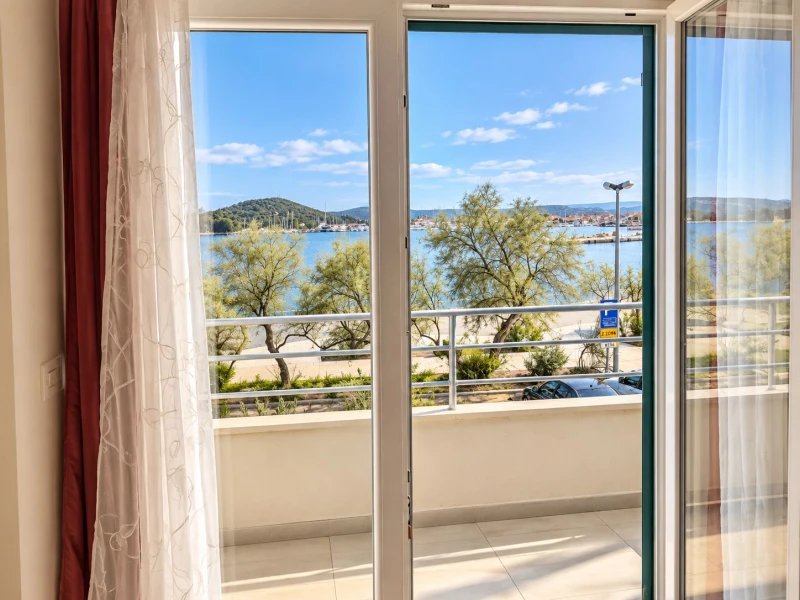 Beach apartment Ana - Wake up to the sea, balcony, terrace, garden & parking, Murter - Dalmatia, Murter