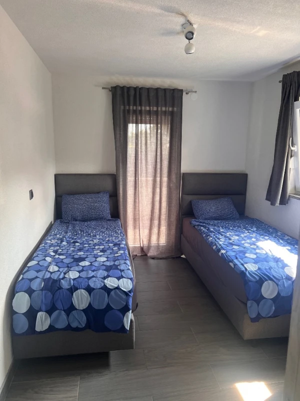 Apartment 1, Zimmer