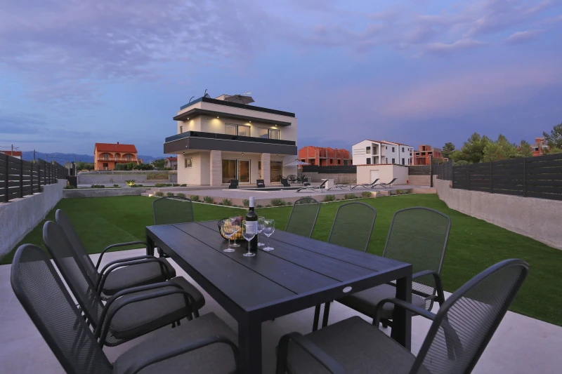 Villa Nora, Vrsi