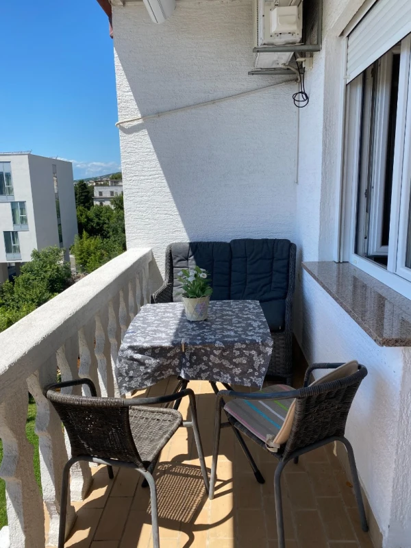 Apartment 04 Balkon Loggia, Zimmer