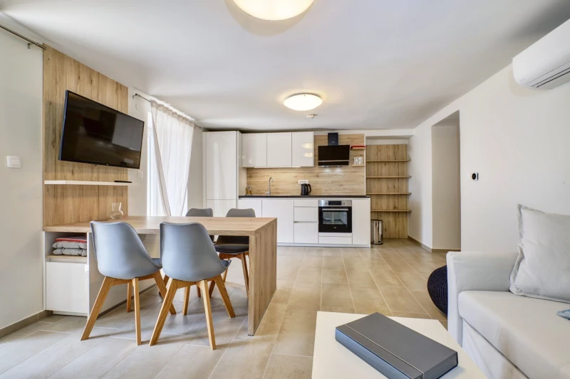 Apartman 1, Apartmani Alberta, Martinšćica