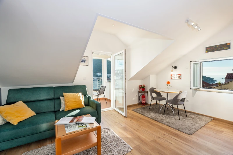ROMANTIC APARTMAN  SWALLOWS NEST 2lows nest 2, Living room