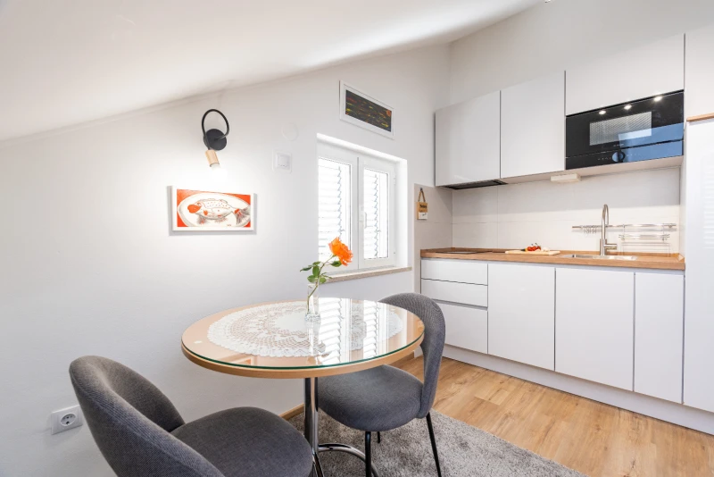 ROMANTIC APARTMAN  SWALLOWS NEST 2lows nest 2, Living room