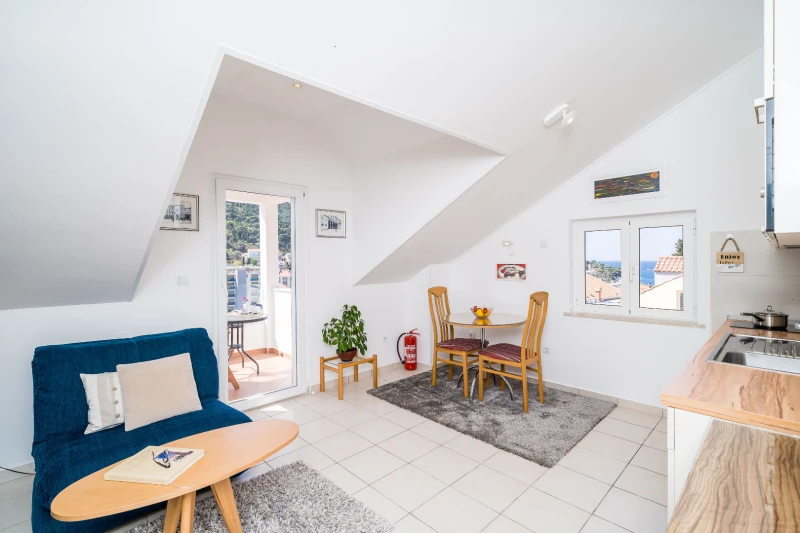 ROMANTIC APARTMAN  SWALLOWS NEST 2lows nest 2, Kitchen