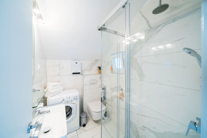ROMANTIC APARTMAN  SWALLOWS NEST 2lows nest 2, Bathroom / WC