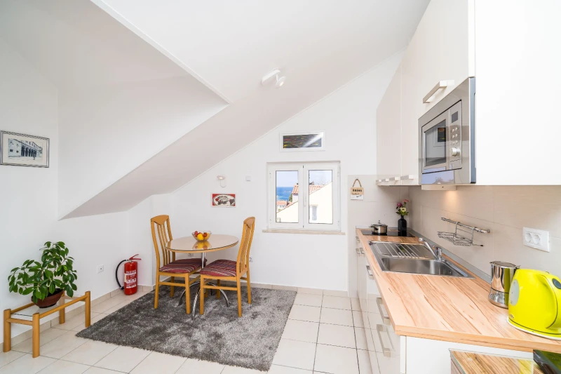 ROMANTIC APARTMAN  SWALLOWS NEST 2lows nest 2, Kitchen