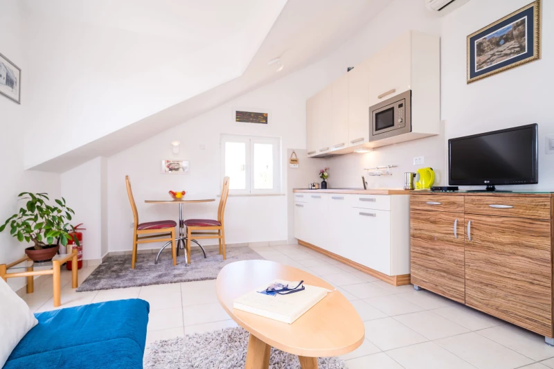 ROMANTIC APARTMAN  SWALLOWS NEST 2lows nest 2, Kitchen