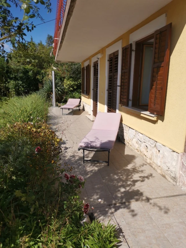 Apartment 1, Dnevni boravak