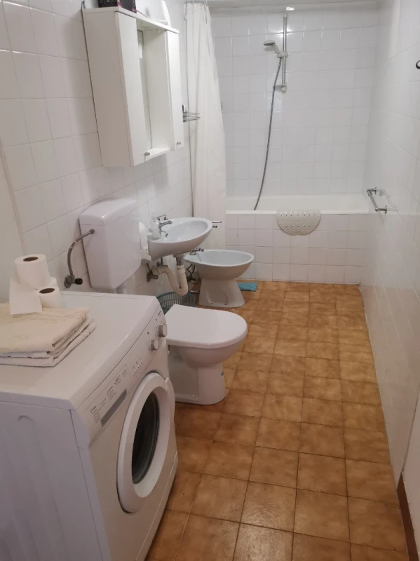Apartment 4, Kupatilo / wc
