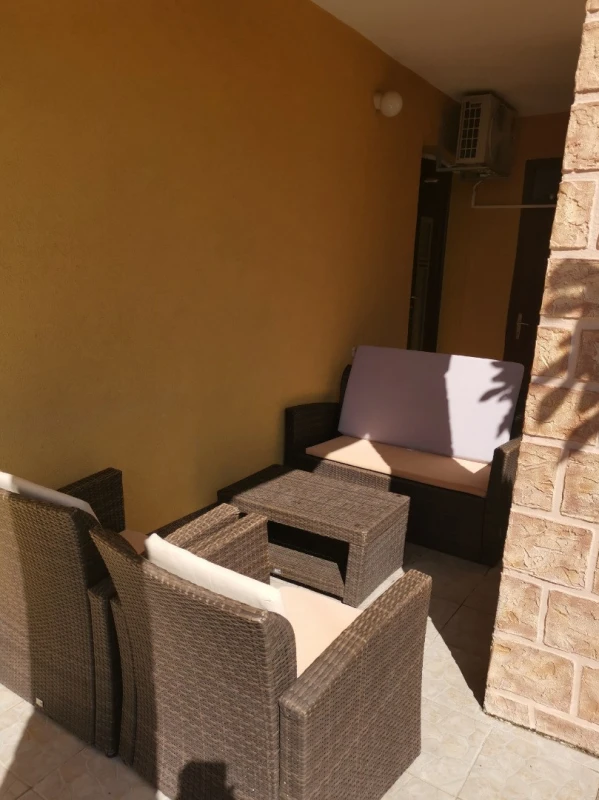 Apartment 1, Dnevni boravak