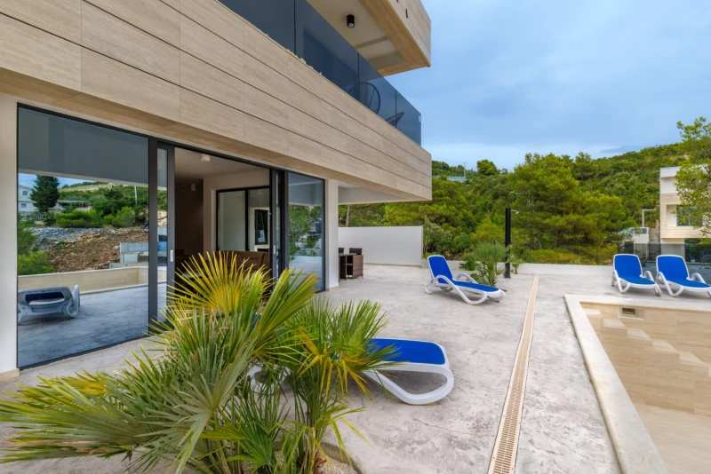 The Perfect Seaside Retreat in Komarna