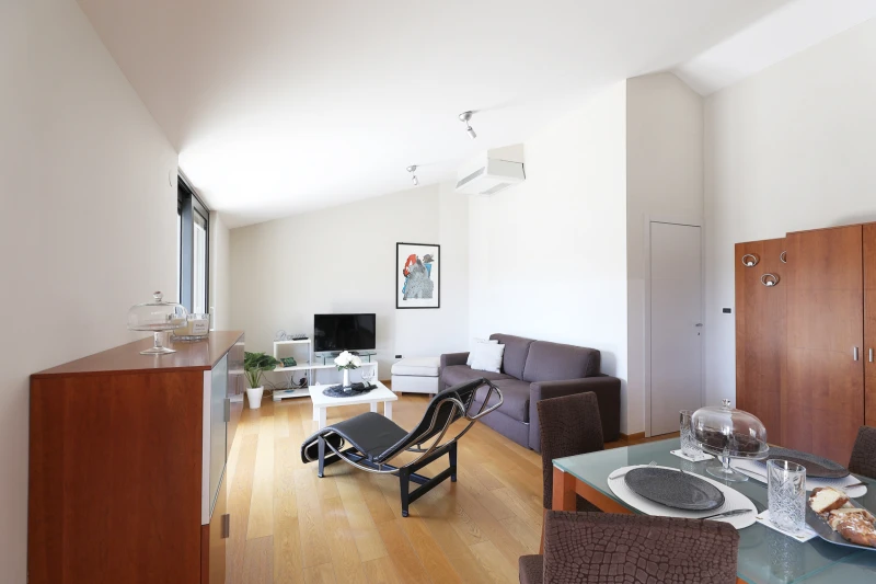 Apartman 1, Dnevni boravak