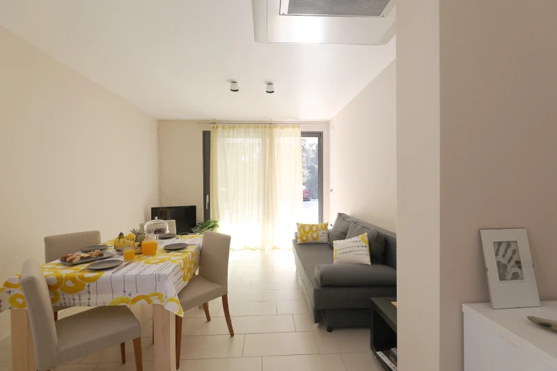 Apartman 1, Dnevni boravak