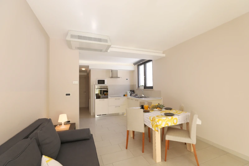Apartman 1, Dnevni boravak