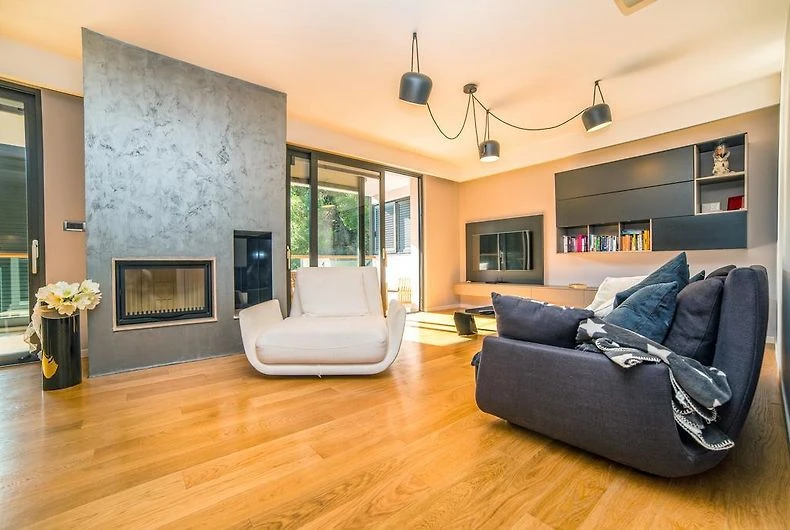 Apartman 1, Dnevni boravak