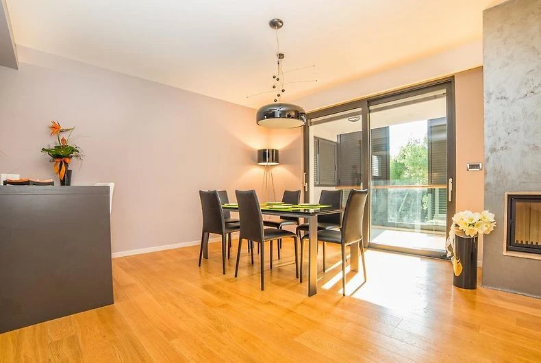 Apartman 1, Dnevni boravak