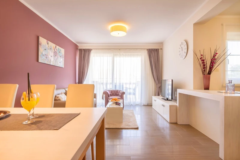 Apartment 4, Soggiorno