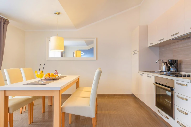 Apartment 5, Küche