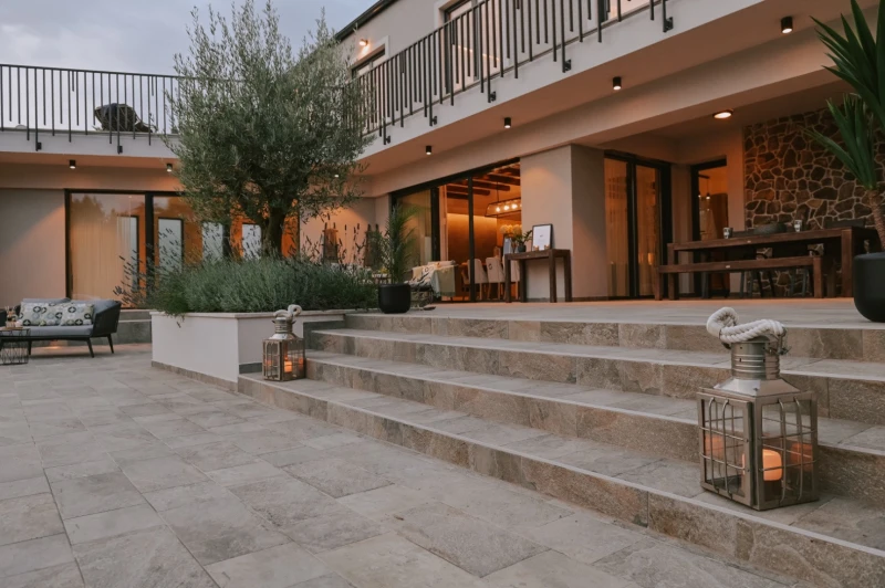 Villa Figa I, Gostinjac