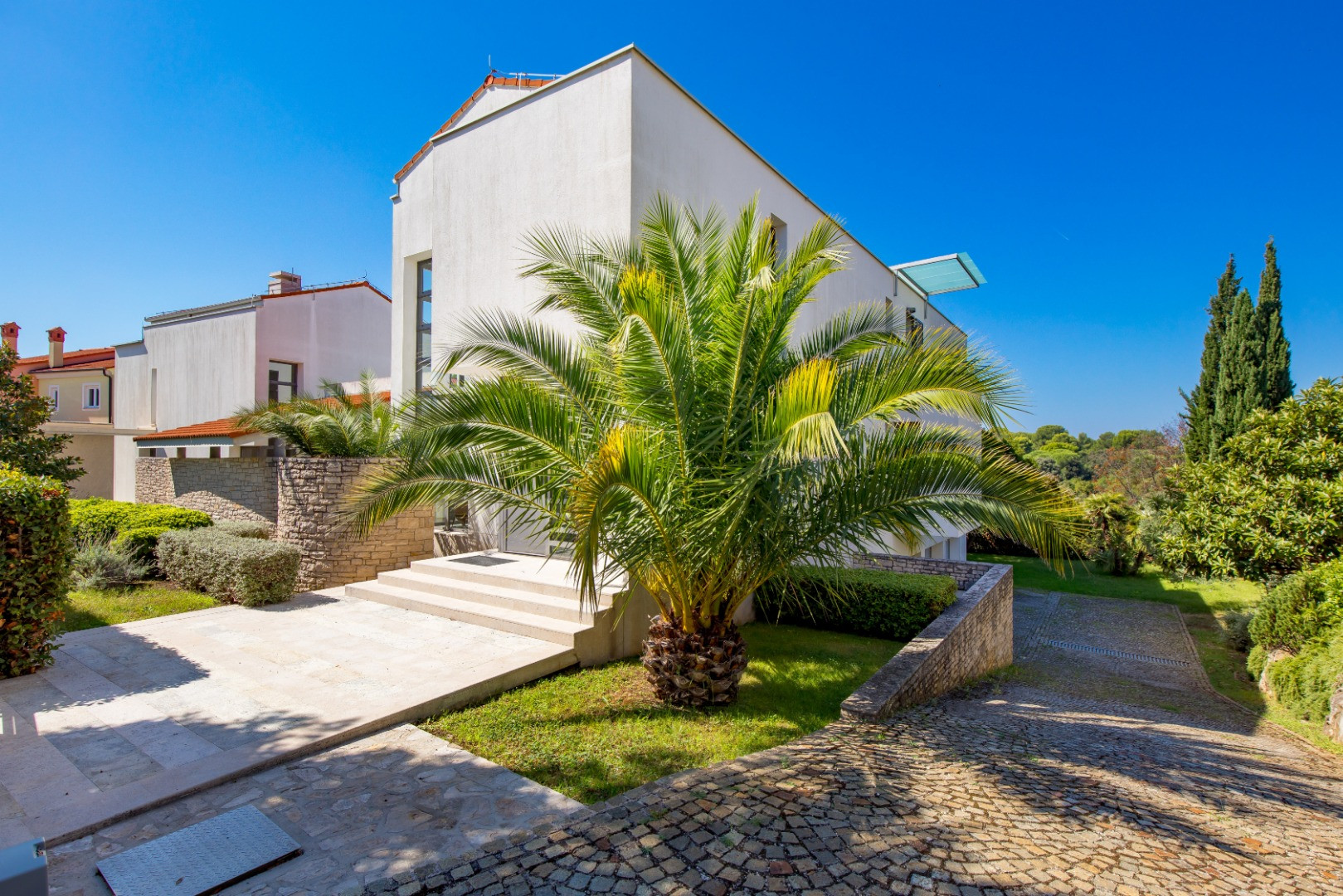 RM Holiday Home 