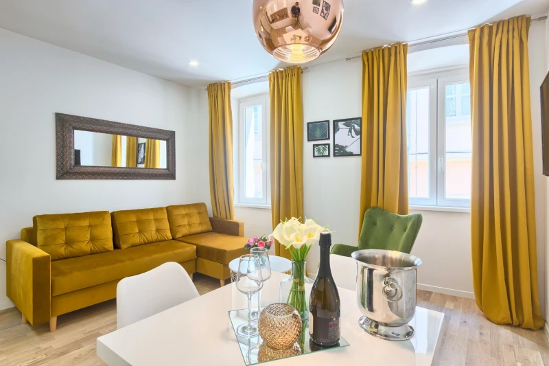 Apartment 3, Dnevni boravak