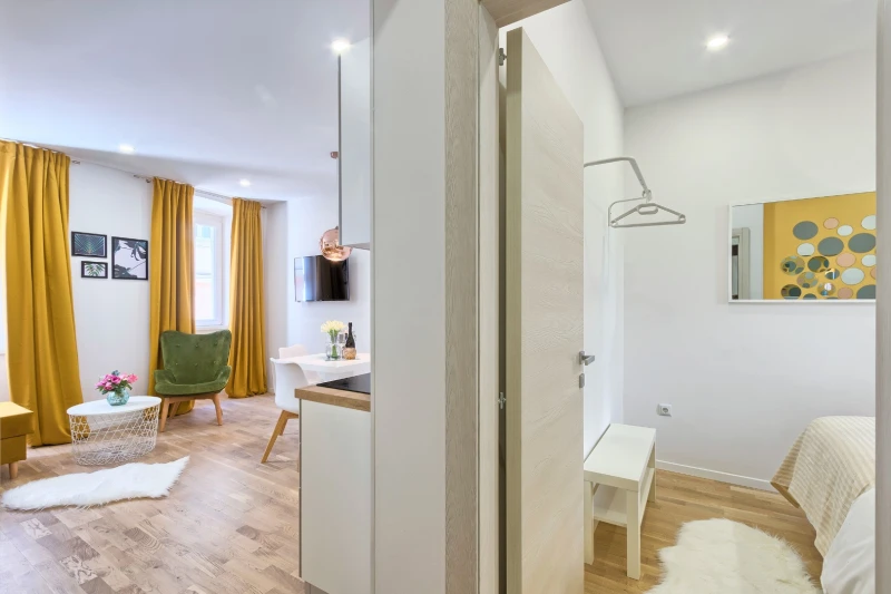 Apartment 3, Dnevni boravak