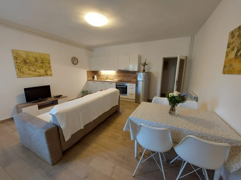 Apartment 3, Living room