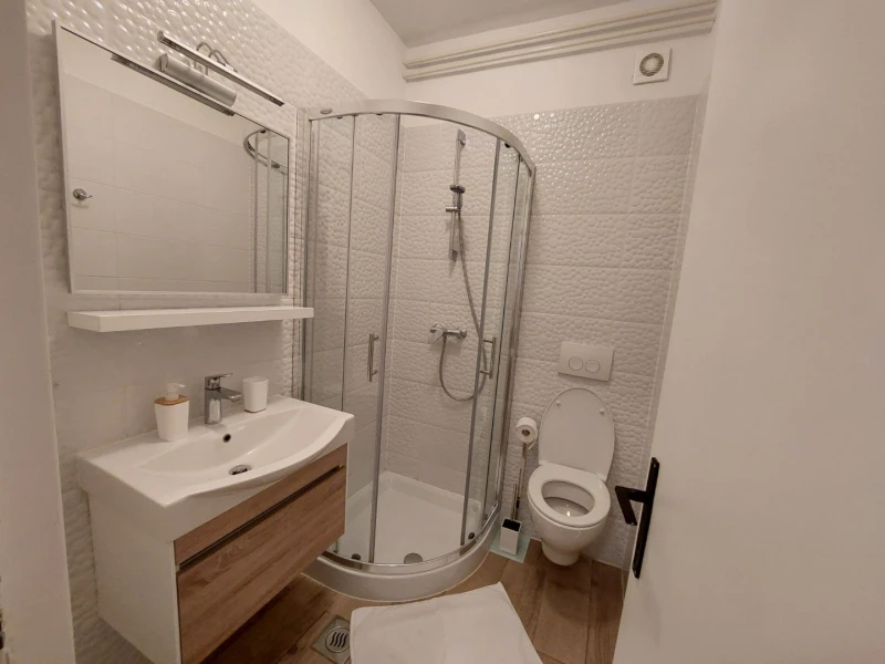 Apartment 3, Bathroom / WC