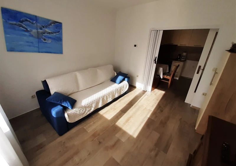 Apartment 5