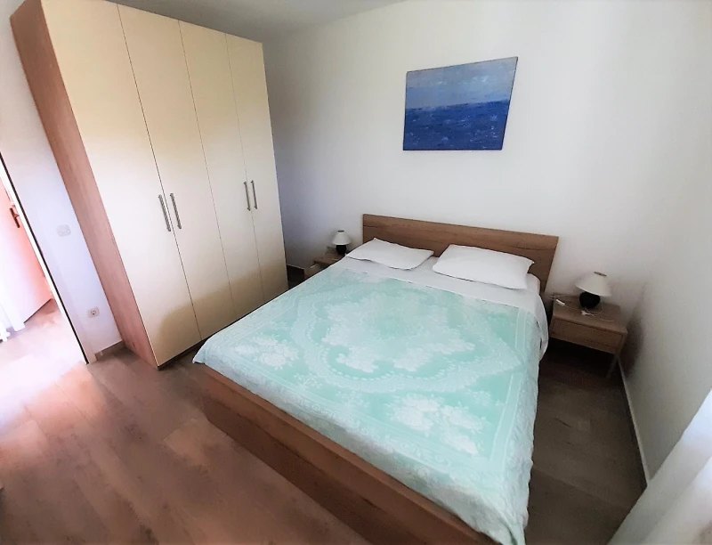 Apartment 5, Bedrooms
