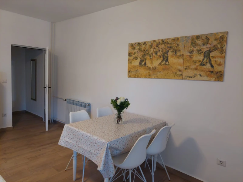 Apartment 3, Living room