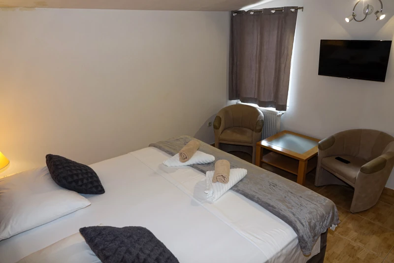 Apartment 2+2 II, Camere