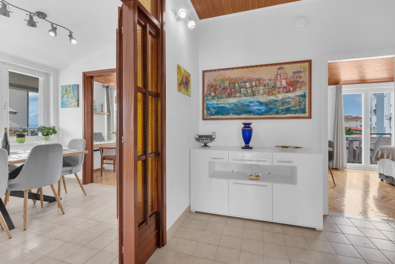 Apartment 4+2, Camere