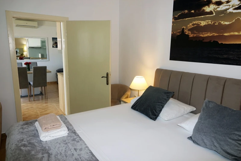 Apartment 2+2, Camere