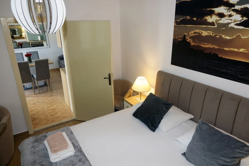 Apartment 2+2, Camere