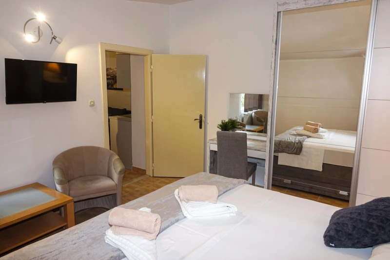 Apartment 2+2 II, Camere