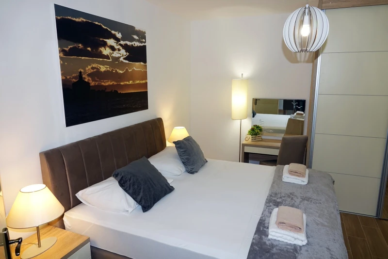 Apartment 2+2, Camere