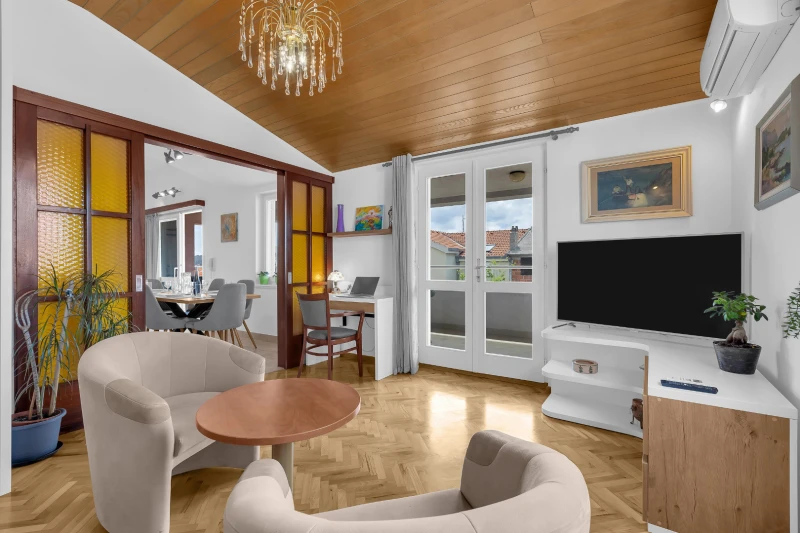 Apartment 4+2, Soggiorno