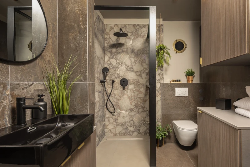 Apartment 3, Bathroom / WC