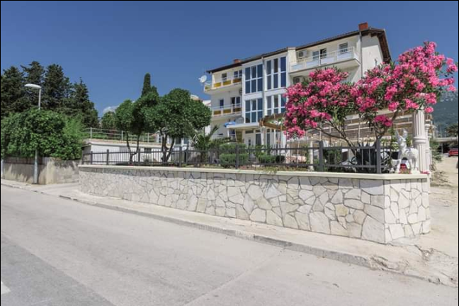 Apartments Figaro 4* Kaštel Stari