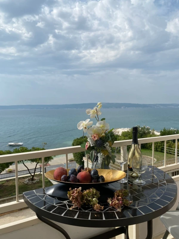 A2 uz more i plažu, Dnevni boravak
