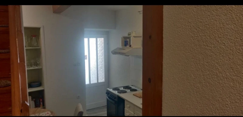 Apartment in a quiet position, close to sea