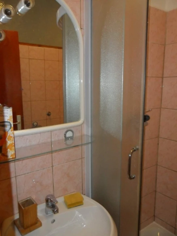 in a quiet position,close to sea 1, Bagno / WC