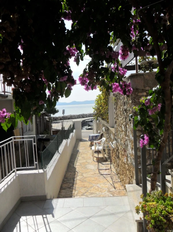 Apartment in a quiet position,across the sea +beautiful view