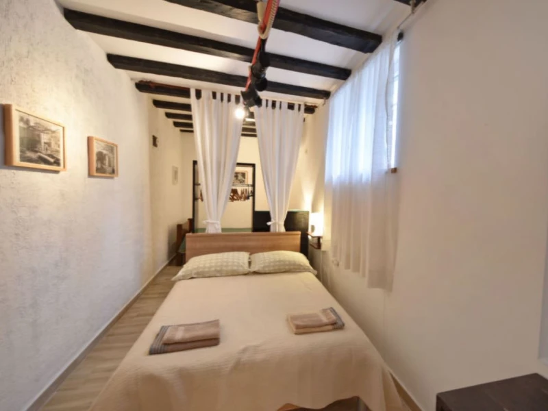 in a quiet position,across the sea +beautiful view, Camere